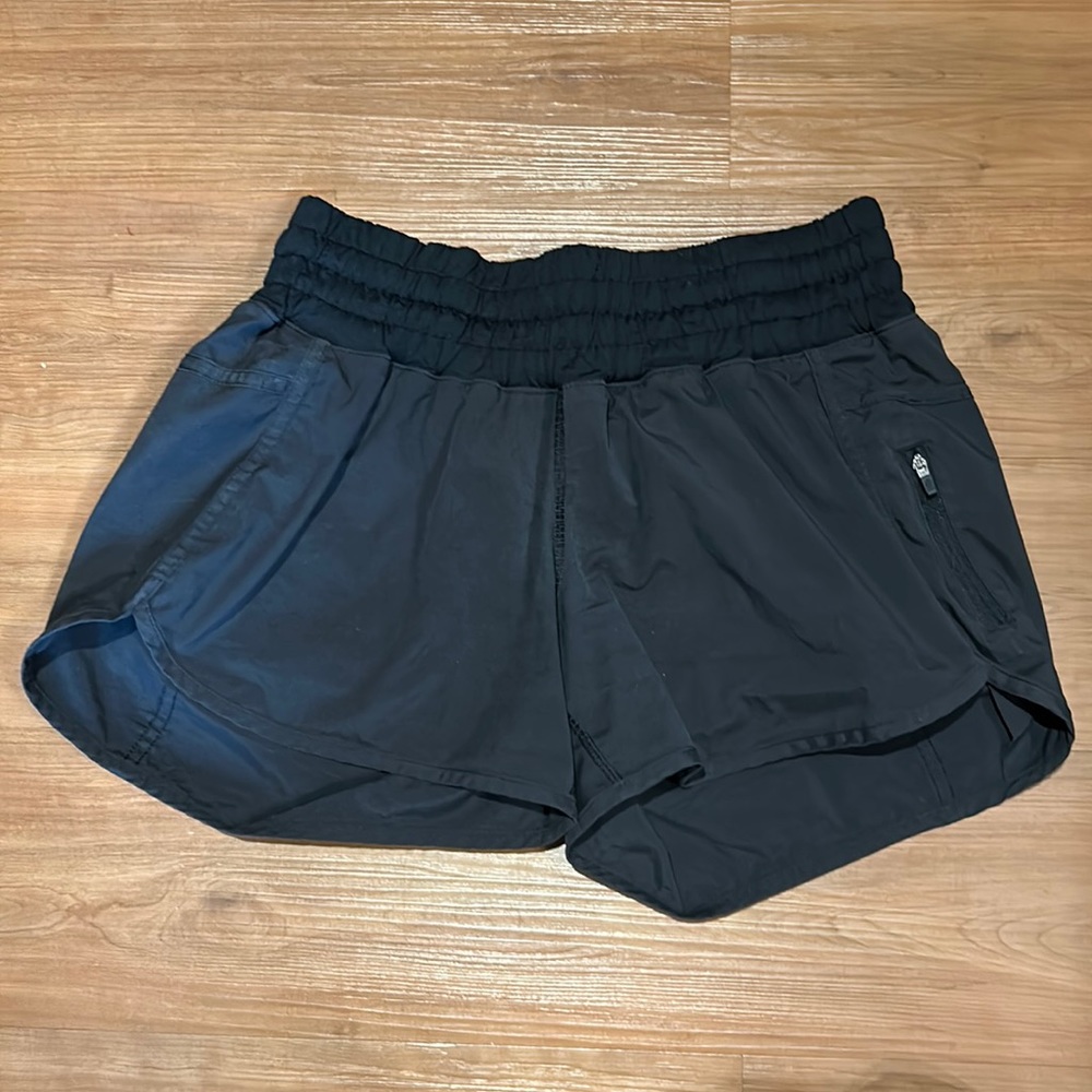 Size 10 Lululemon Tracker Shorts Black